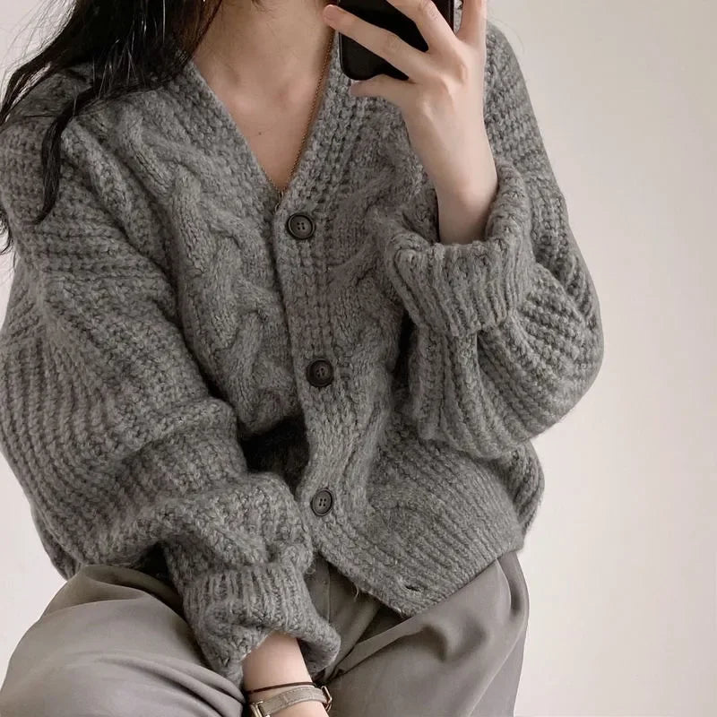 Phoebe | Cosy V-Neck Chunky Cable Knit Cardigan